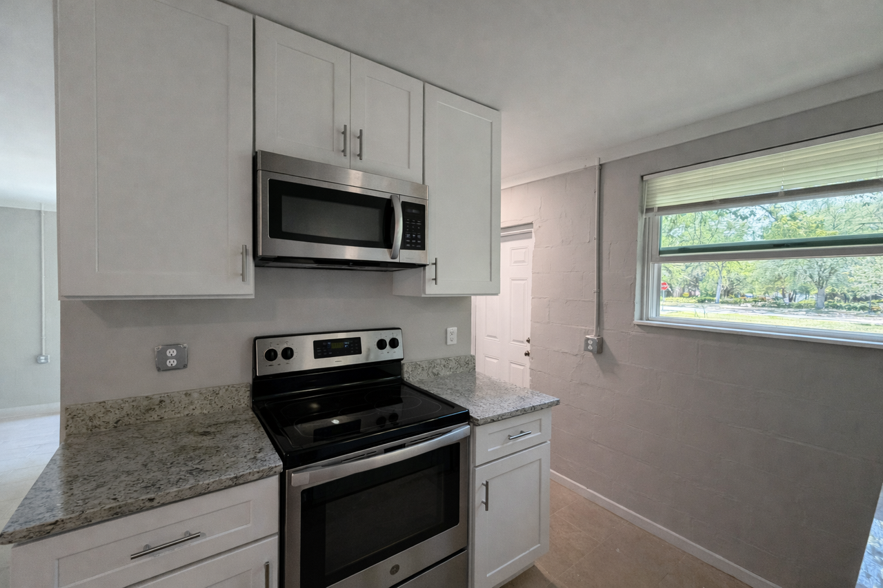 284 Watts St - Photo 3 of 8