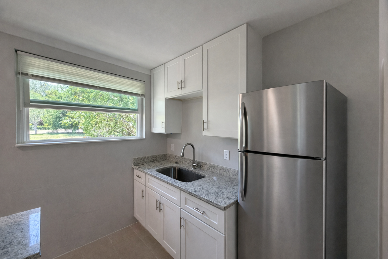 284 Watts St - Photo 4 of 8