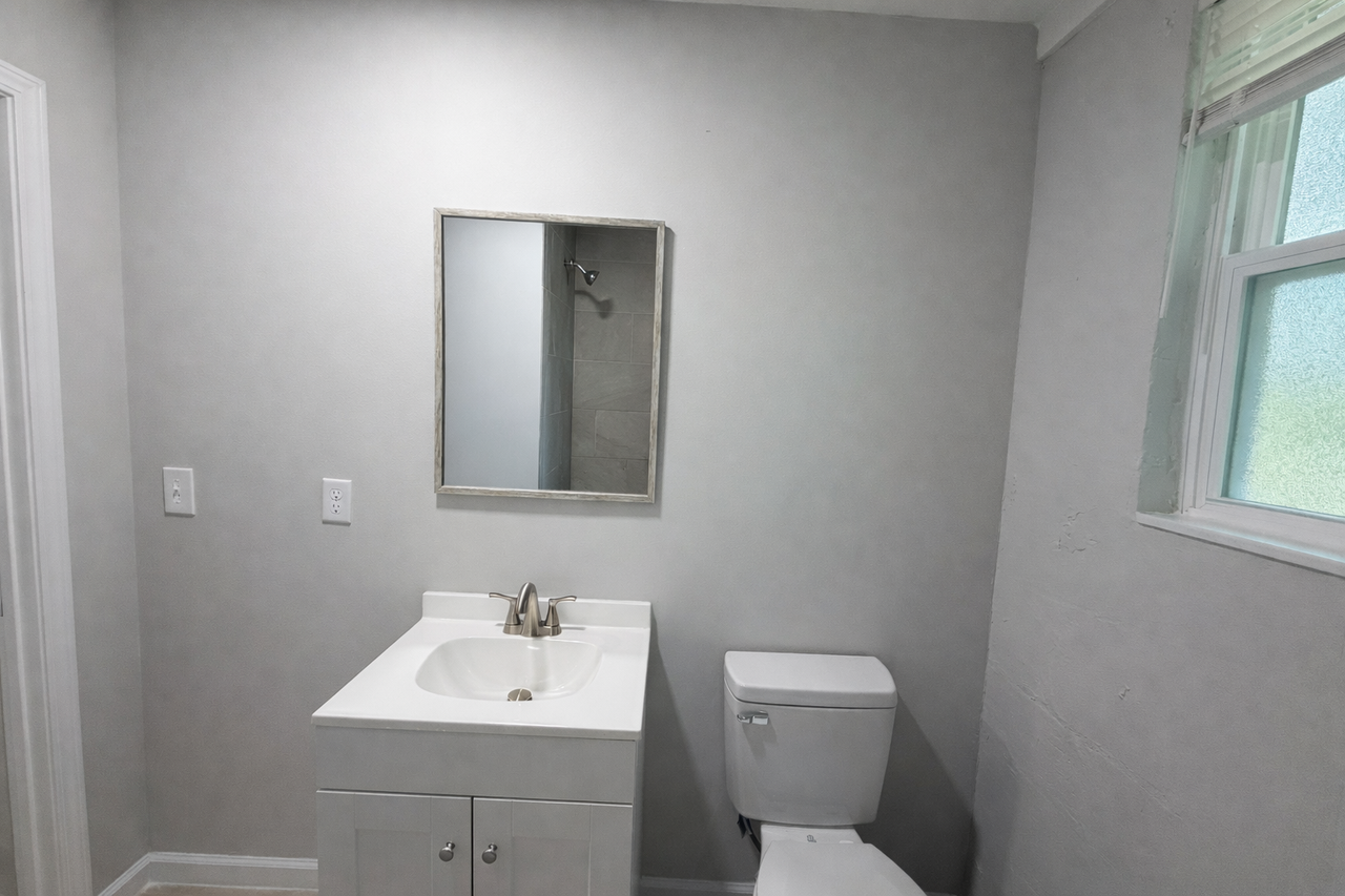 284 Watts St - Photo 5 of 8