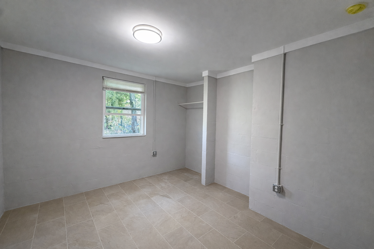 284 Watts St - Photo 7 of 8