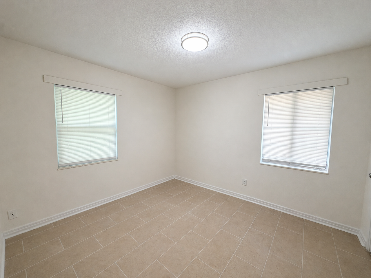 3512 Broadway Ave - Photo 7 of 10