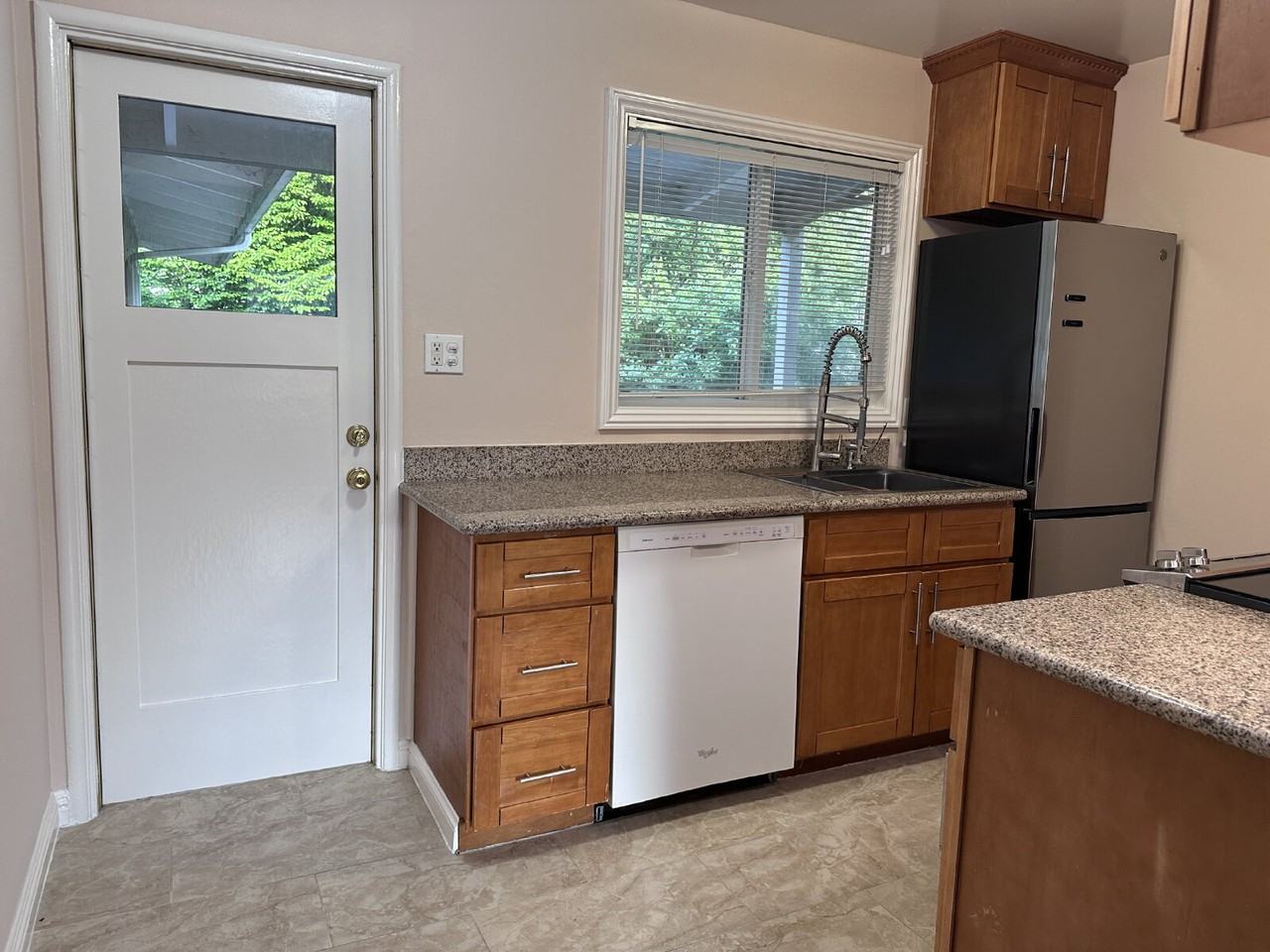 100 Belvedere Dr #7 - Photo 5 of 14