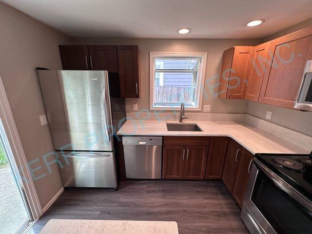 3238 Se Filbert St - Photo 5 of 20