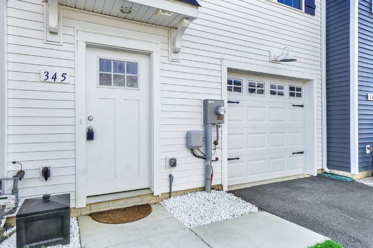 345 Avon Dr - Photo 3 of 28