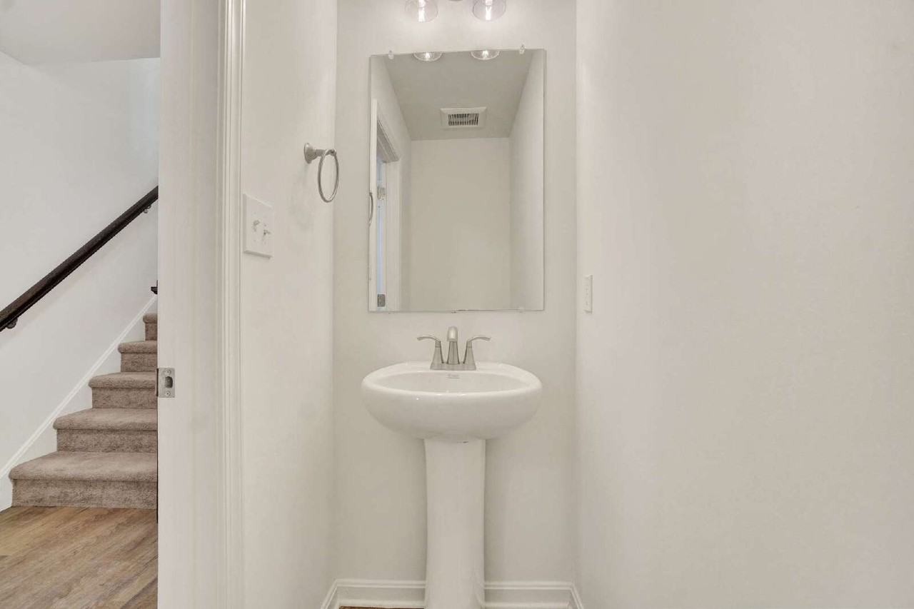 345 Avon Dr - Photo 5 of 28