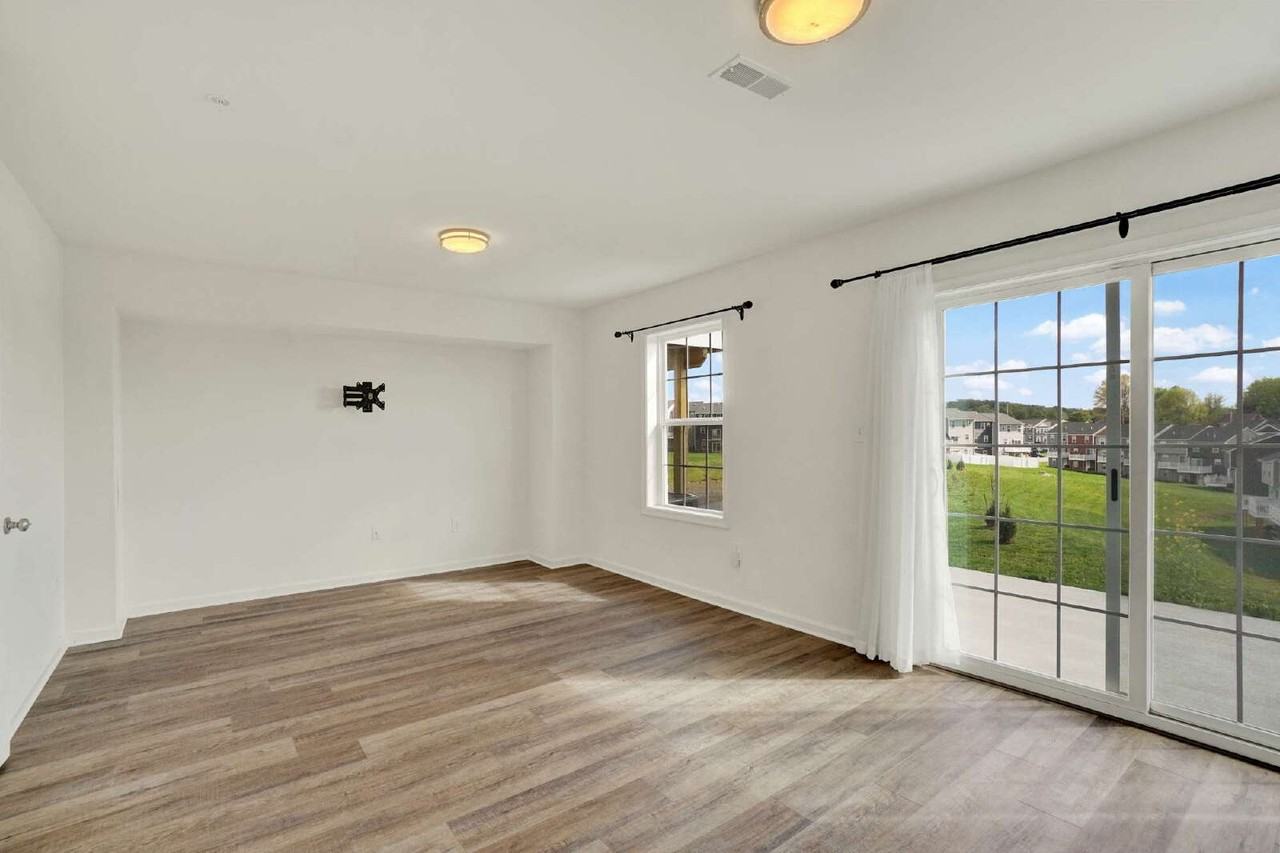 345 Avon Dr - Photo 6 of 28