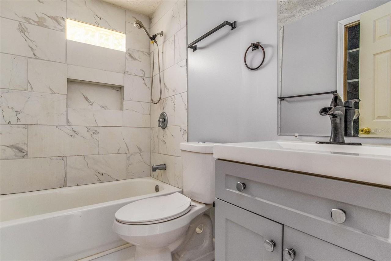 5107 Burlington Ave - Photo 4 of 11