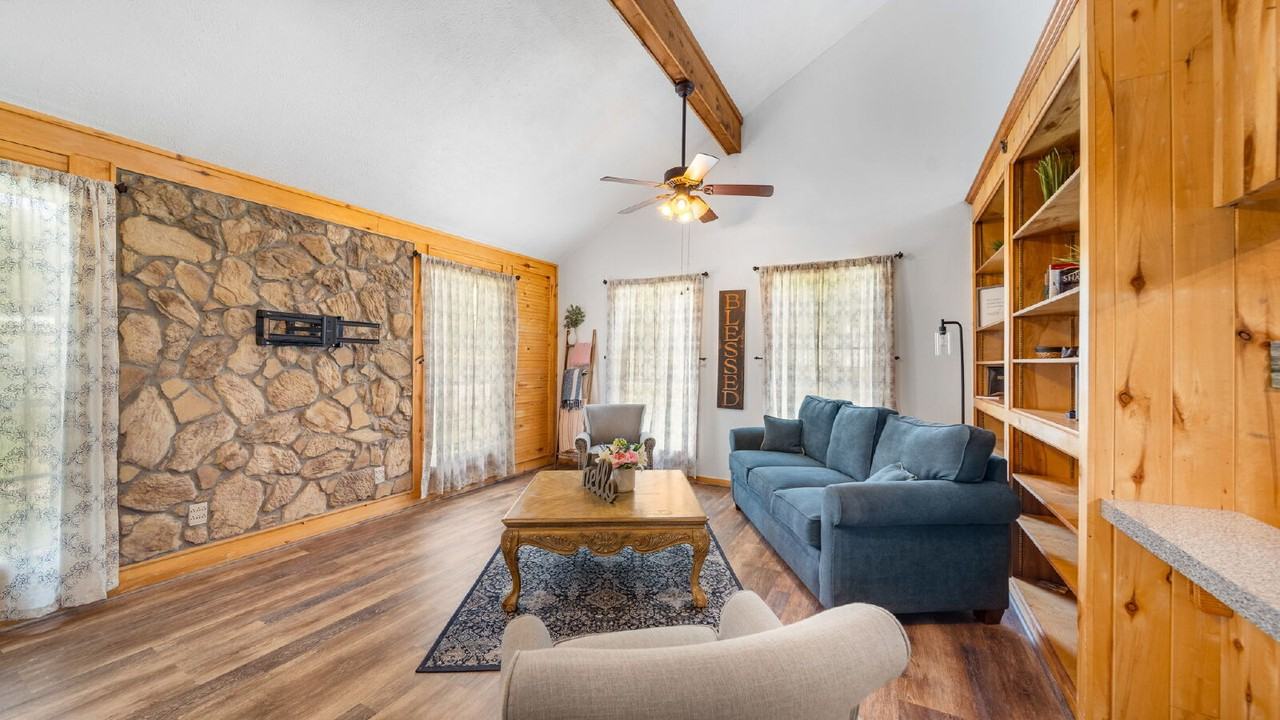 11400 Highcrest Dr - Photo 3 of 17