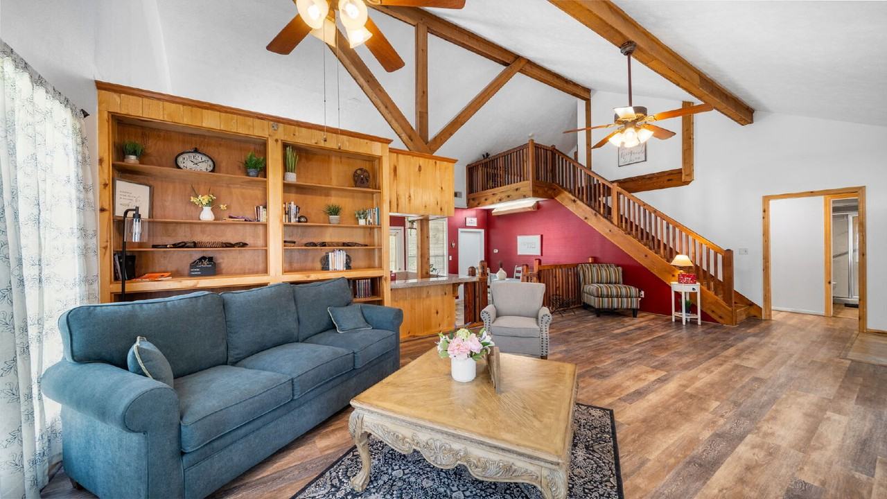 11400 Highcrest Dr - Photo 4 of 17