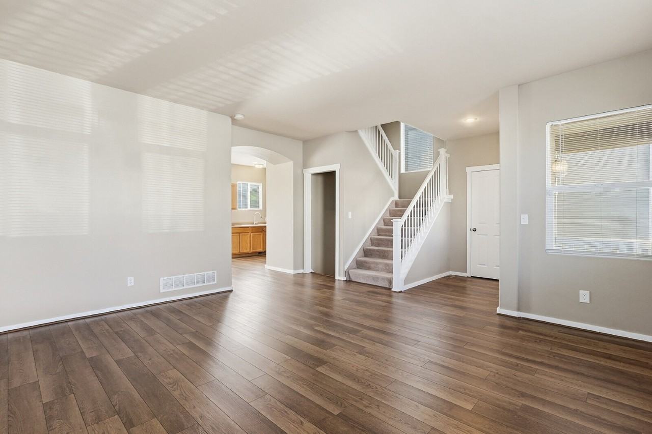 1413 Flycatcher Ln - Photo 2 of 50