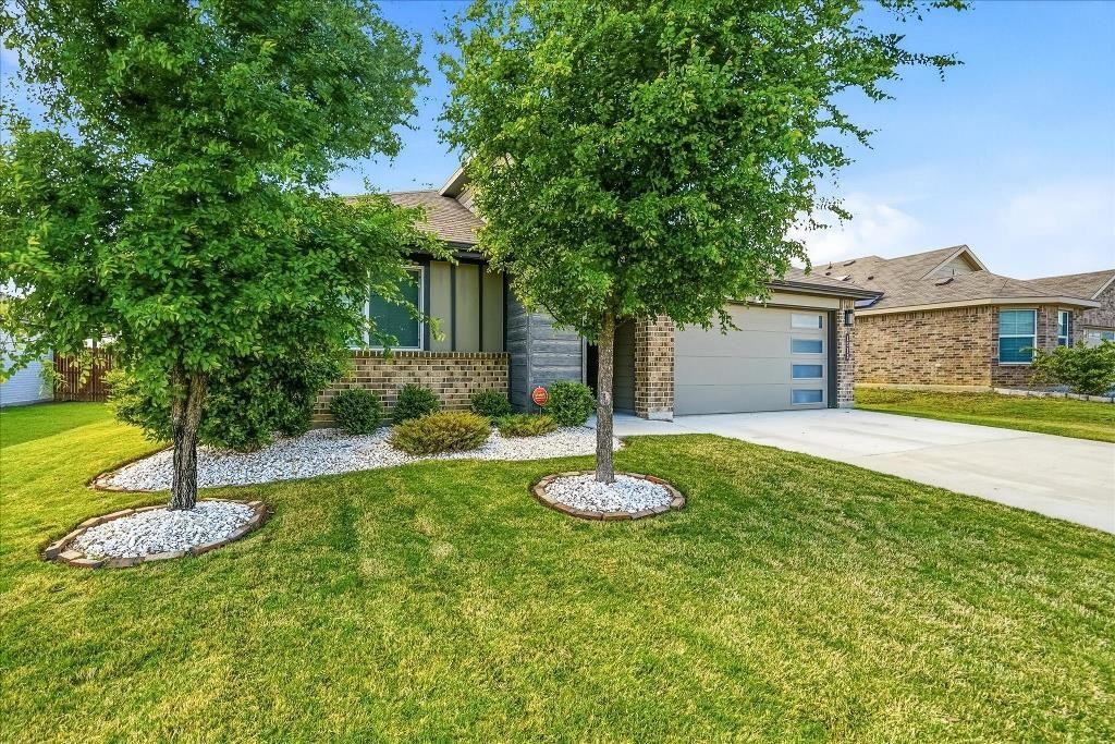 1513 Hulen Park Trl - Photo 2 of 37