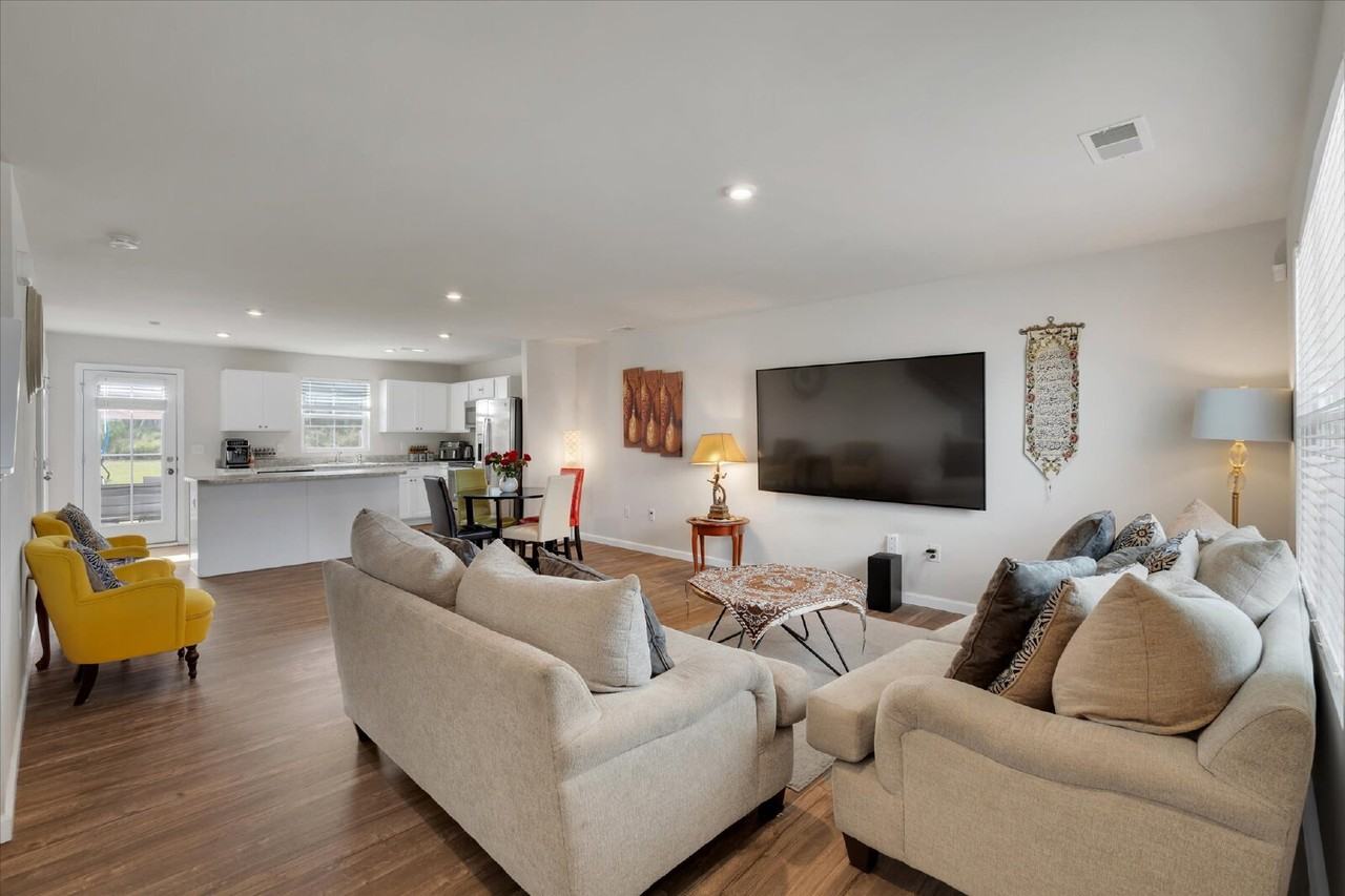 653 Mccormick Ln - Photo 3 of 26