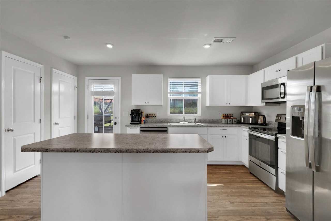 653 Mccormick Ln - Photo 6 of 26