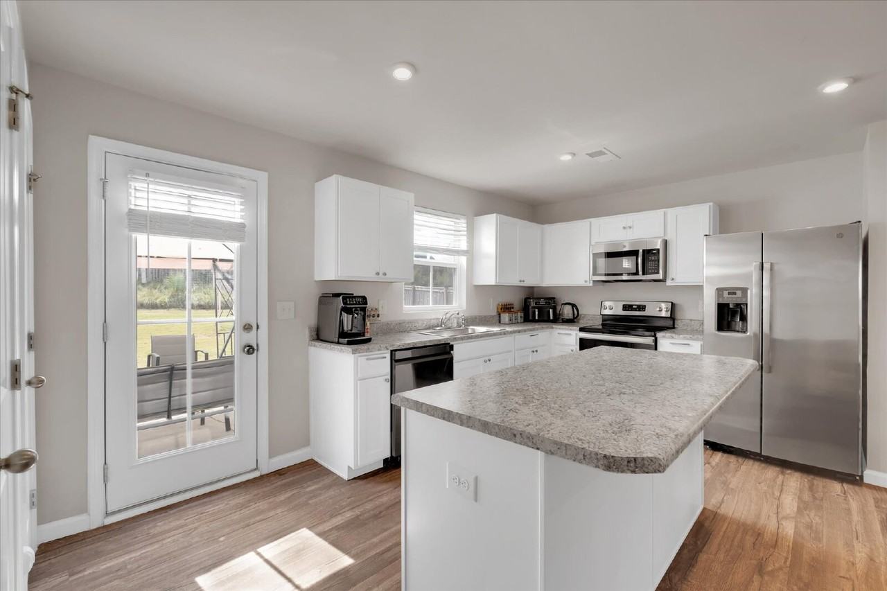 653 Mccormick Ln - Photo 7 of 26