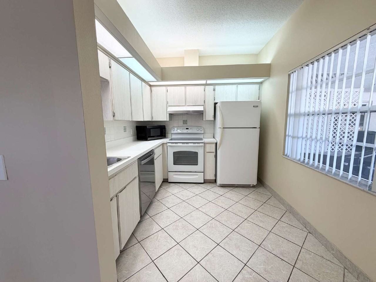 9226 Estrada Pl - Photo 5 of 20