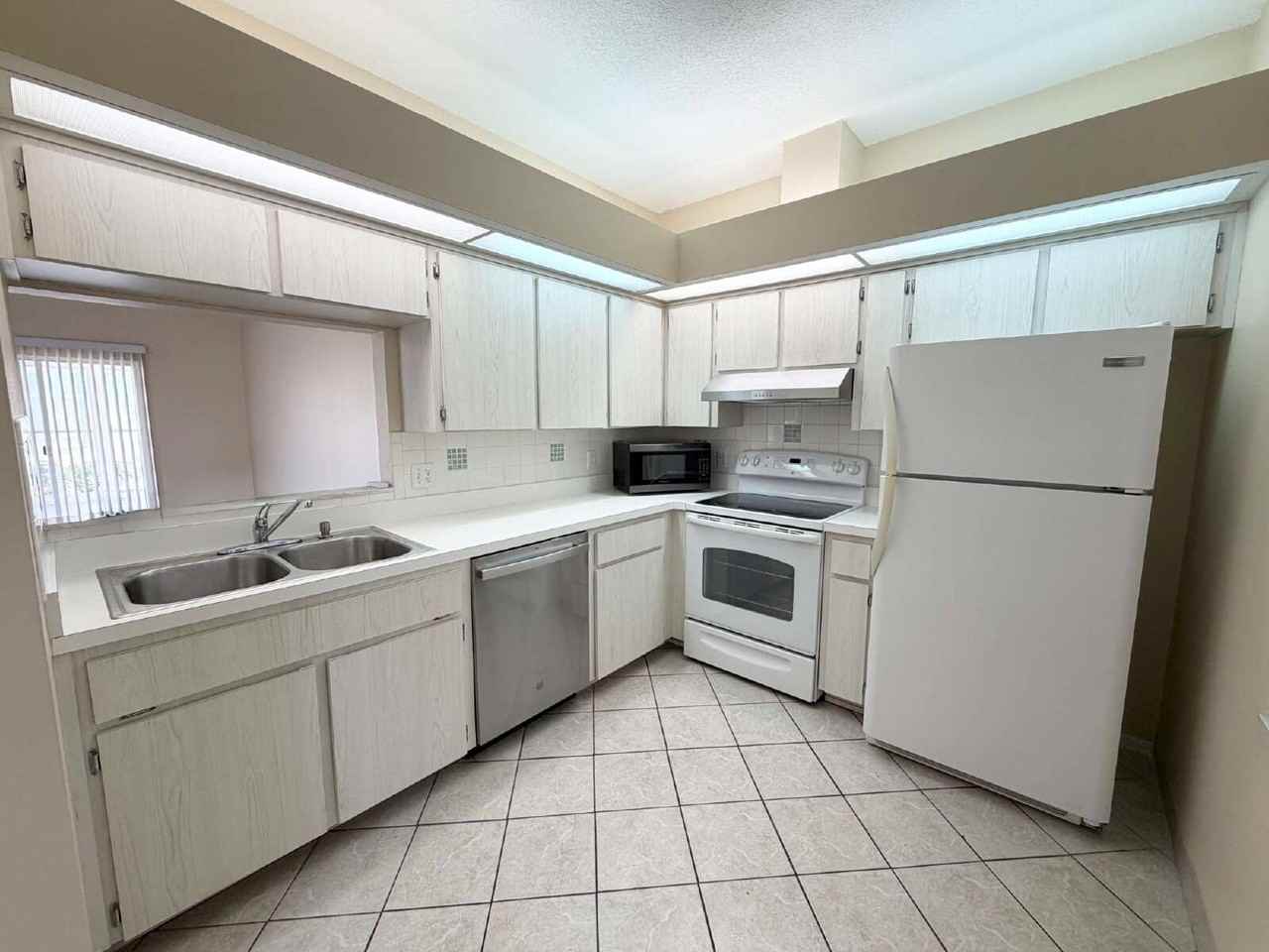 9226 Estrada Pl - Photo 6 of 20