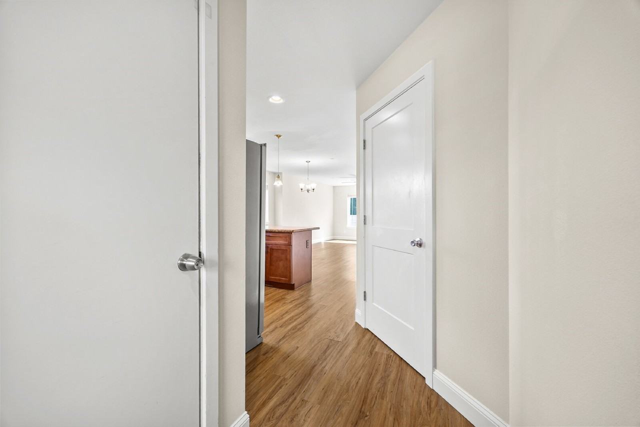 11023 Se 204th St - Photo 5 of 36