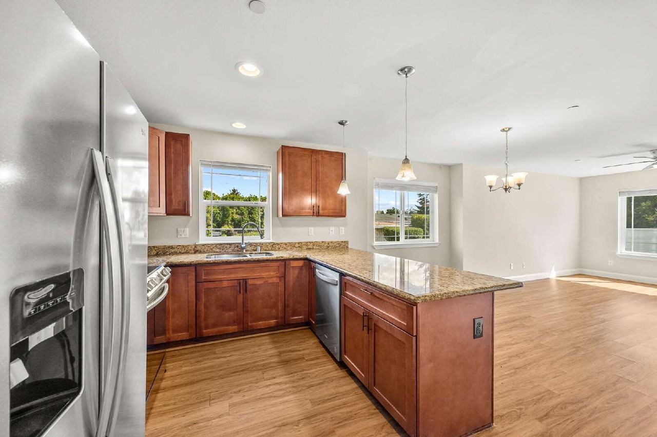 11023 Se 204th St - Photo 6 of 36