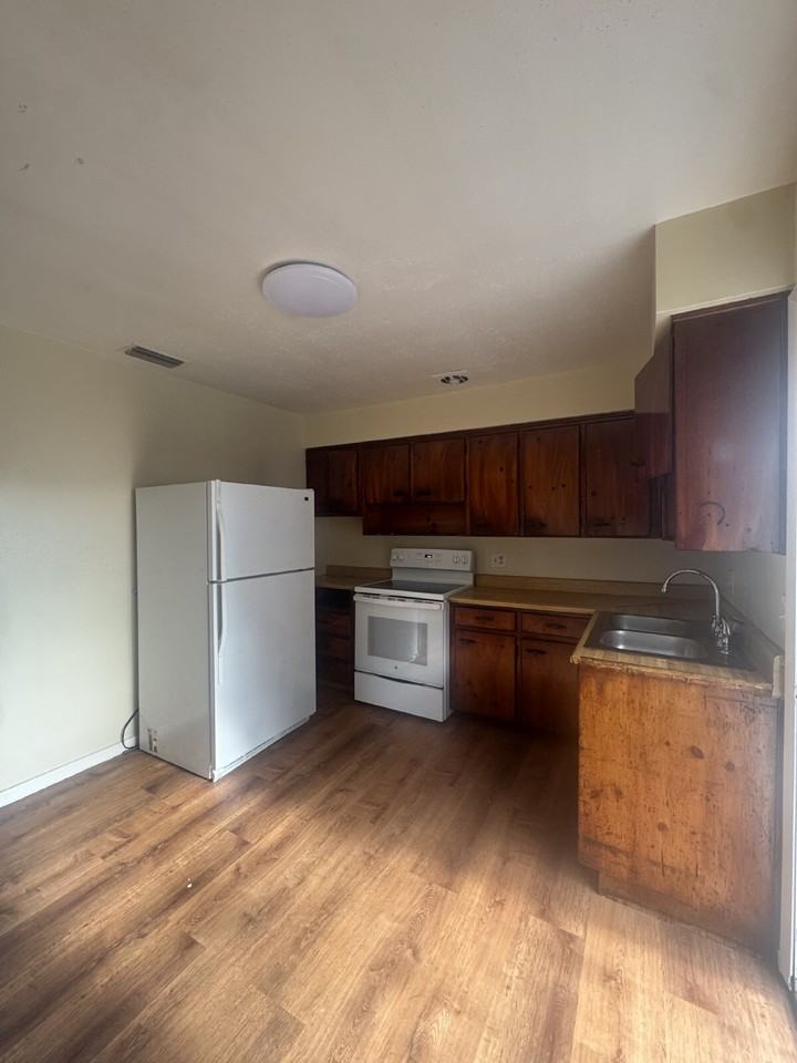 729 Crestwood Dr - Photo 2 of 22