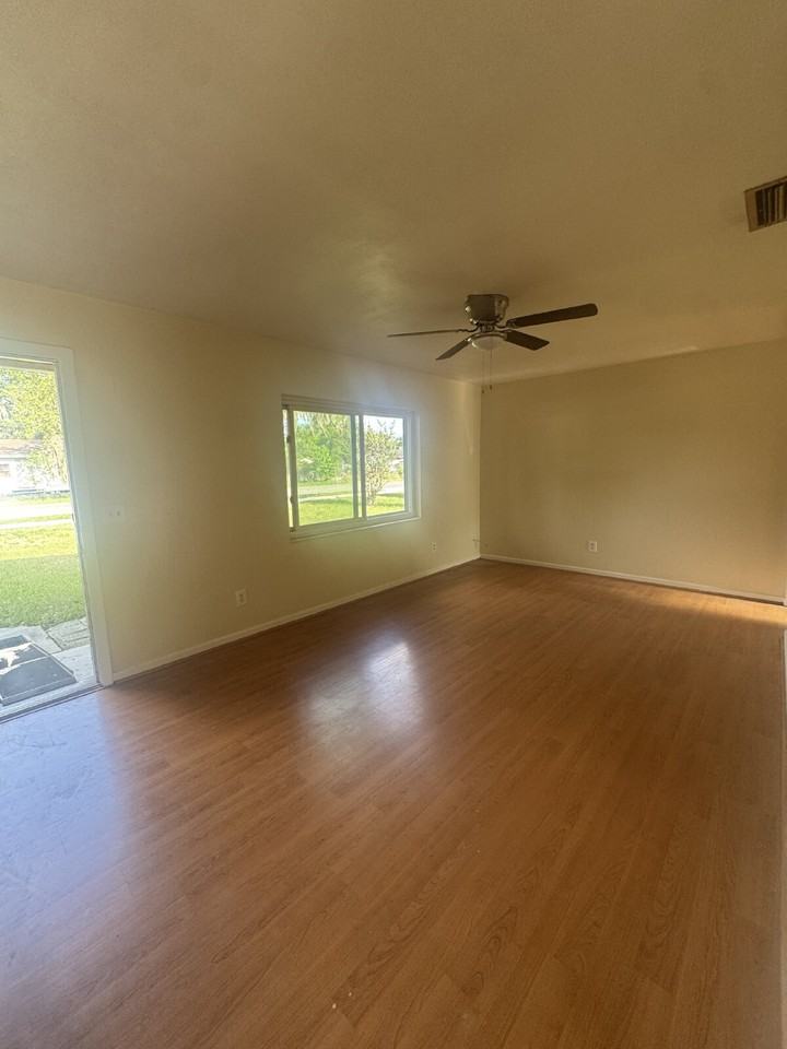 729 Crestwood Dr - Photo 5 of 22