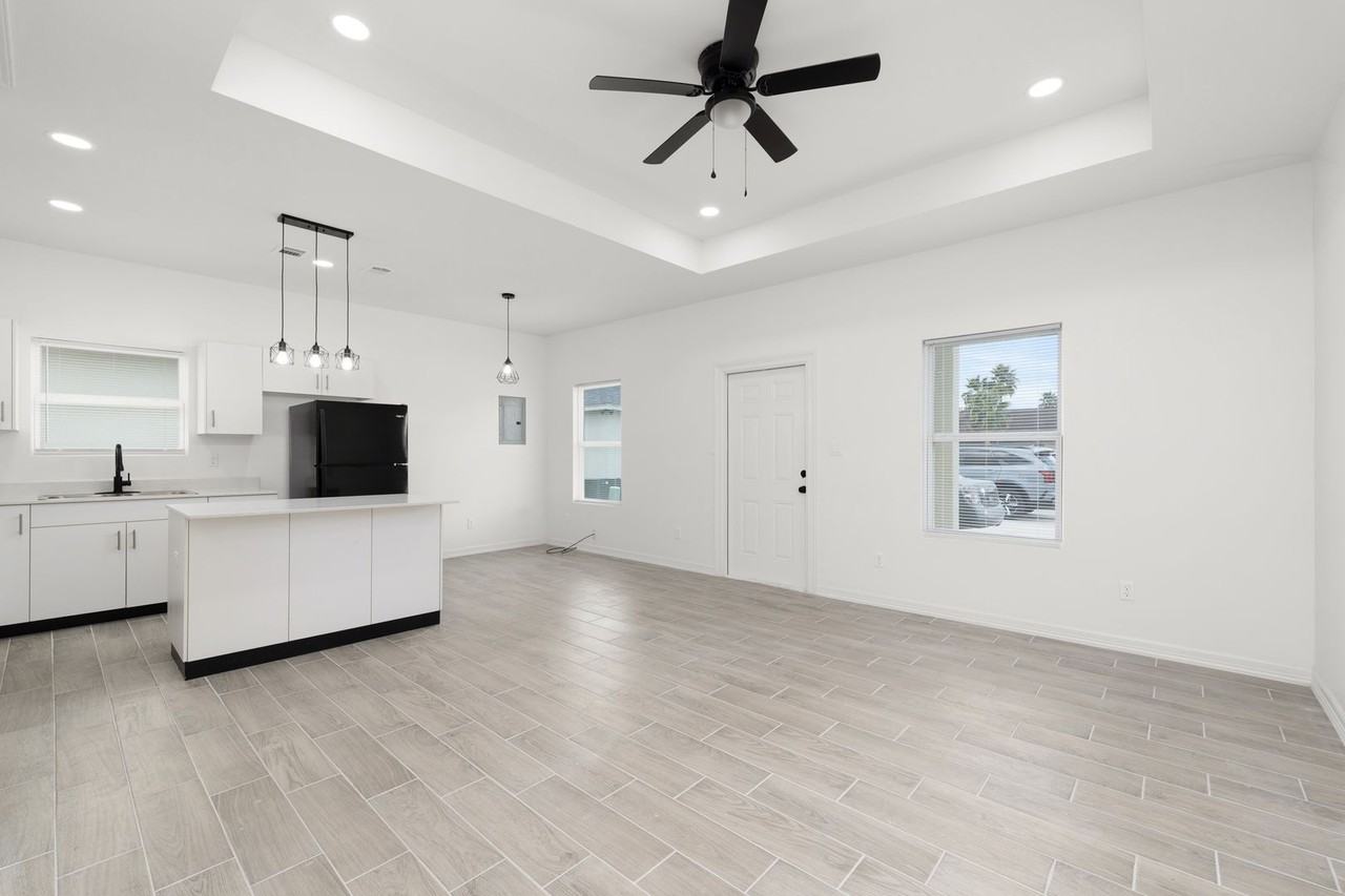 1801 Atrium Place - Photo 2 of 42