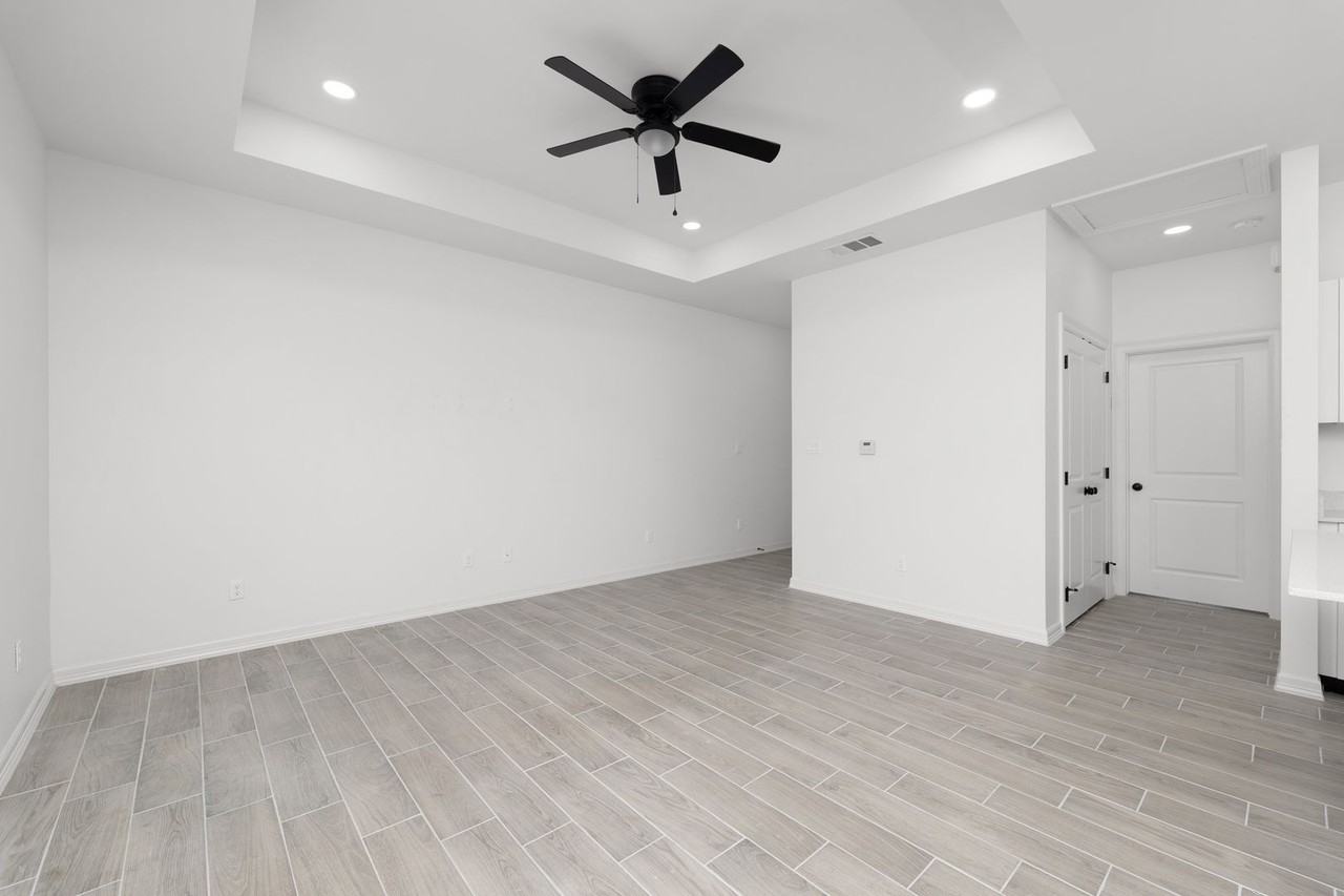 1801 Atrium Place - Photo 3 of 42