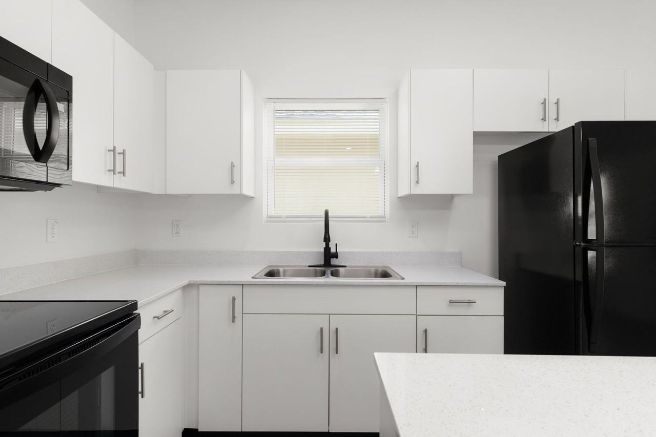 1801 Atrium Place - Photo 6 of 42