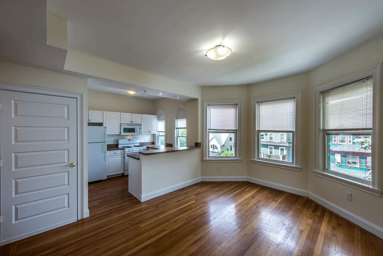55 Ashford St - Photo 3 of 9