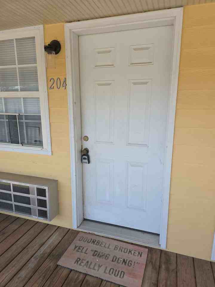 204 Pine Ln - Photo 2 of 5