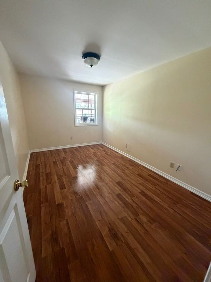 204 Pine Ln - Photo 3 of 5