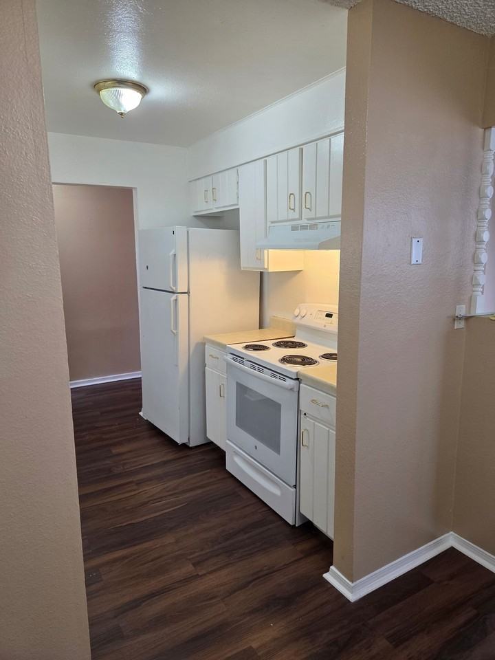 16462 E 13th Pl #4 - Photo 4 of 11