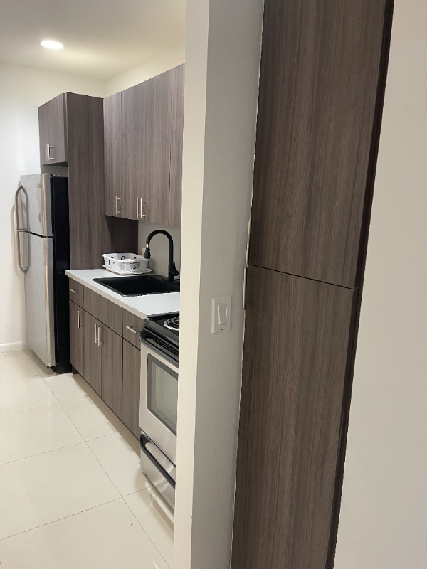 18 Nwstreet #B - Photo 3 of 27