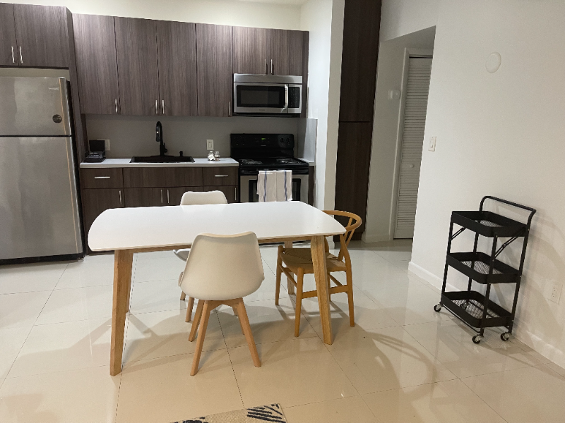 18 Nwstreet #B - Photo 4 of 27