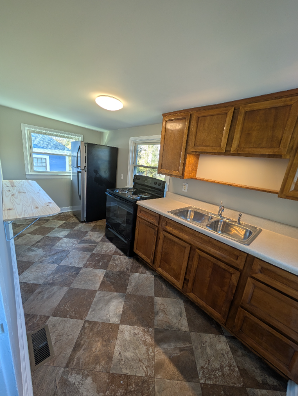 1825 Patterson Ave Sw #B - Photo 2 of 8