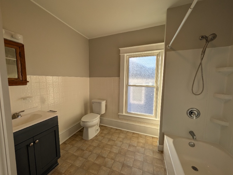 1825 Patterson Ave Sw #B - Photo 3 of 8