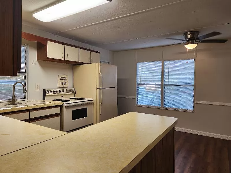 14220 Brookridge Blvd - Photo 3 of 15