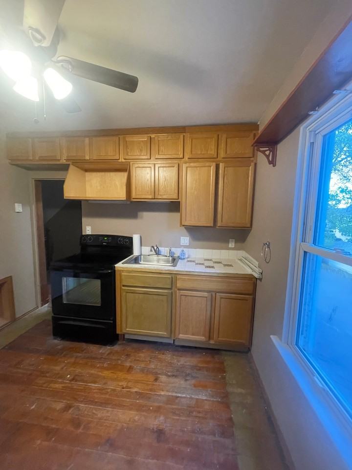 406 Pennsylvania Ave #2 - Photo 2 of 13