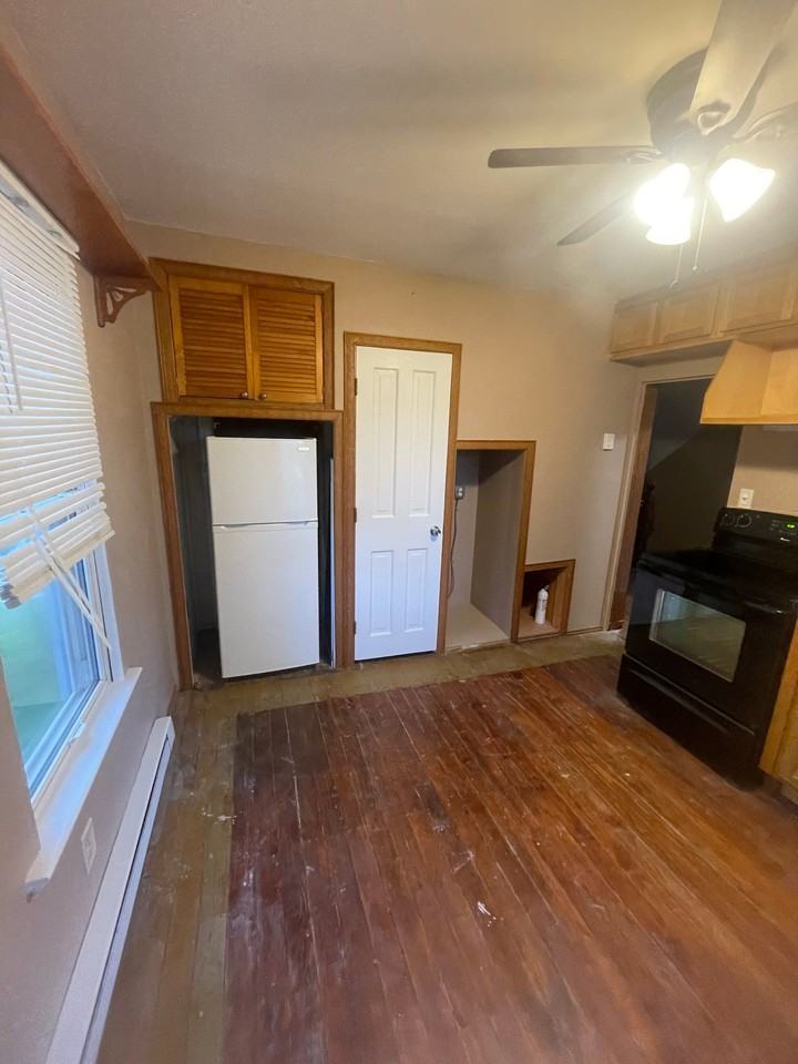 406 Pennsylvania Ave #2 - Photo 3 of 13