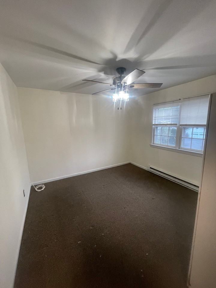 406 Pennsylvania Ave #2 - Photo 4 of 13