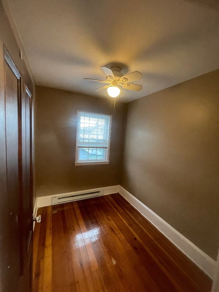 406 Pennsylvania Ave #2 - Photo 7 of 13