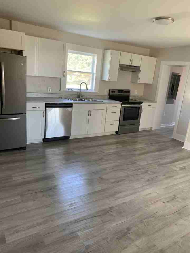 105 N Franklin St - Photo 2 of 17