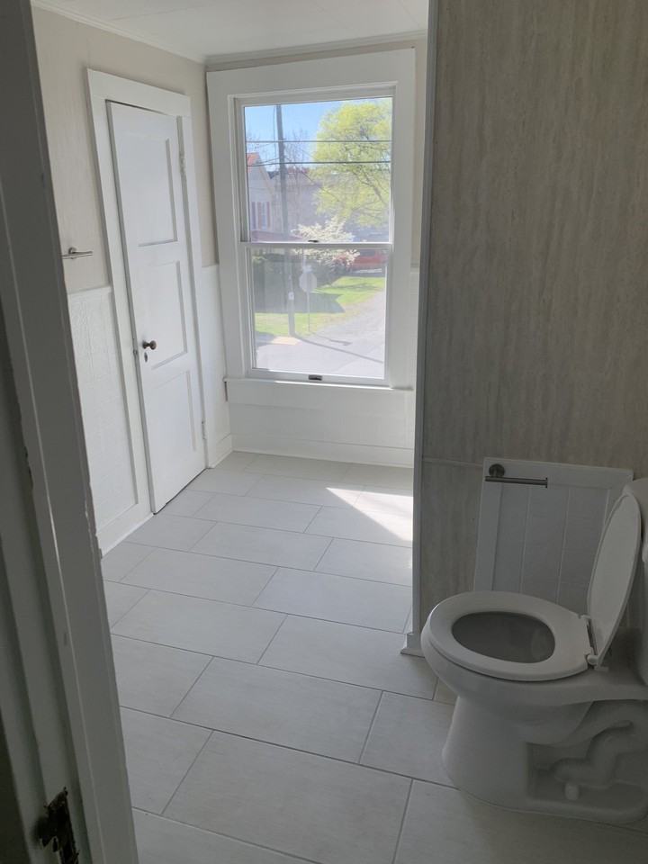 105 N Franklin St - Photo 7 of 17