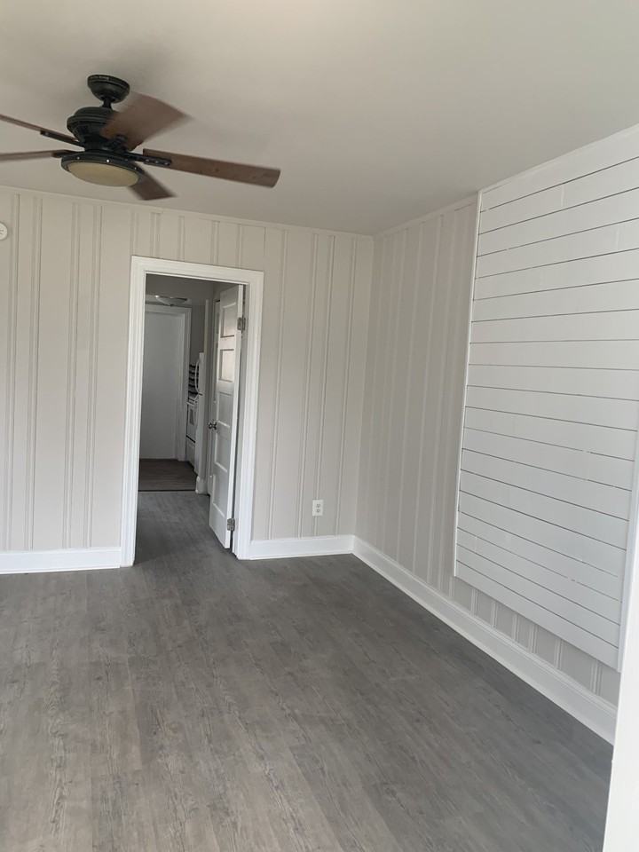 201 N Franklin St #TINY - Photo 3 of 10