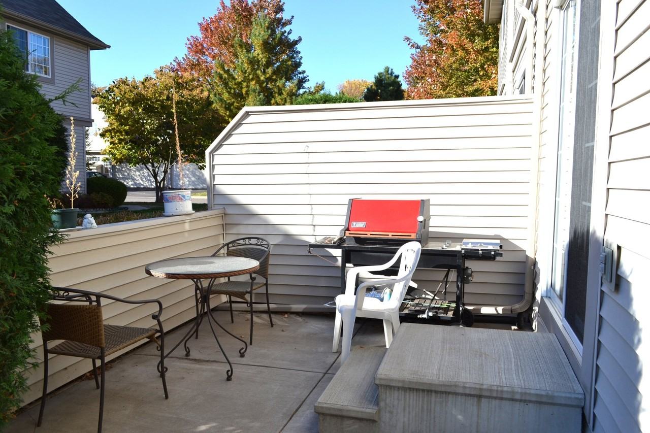 1033 Lovell Ave W - Photo 2 of 17