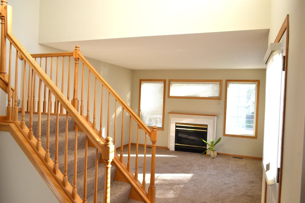 1033 Lovell Ave W - Photo 3 of 17