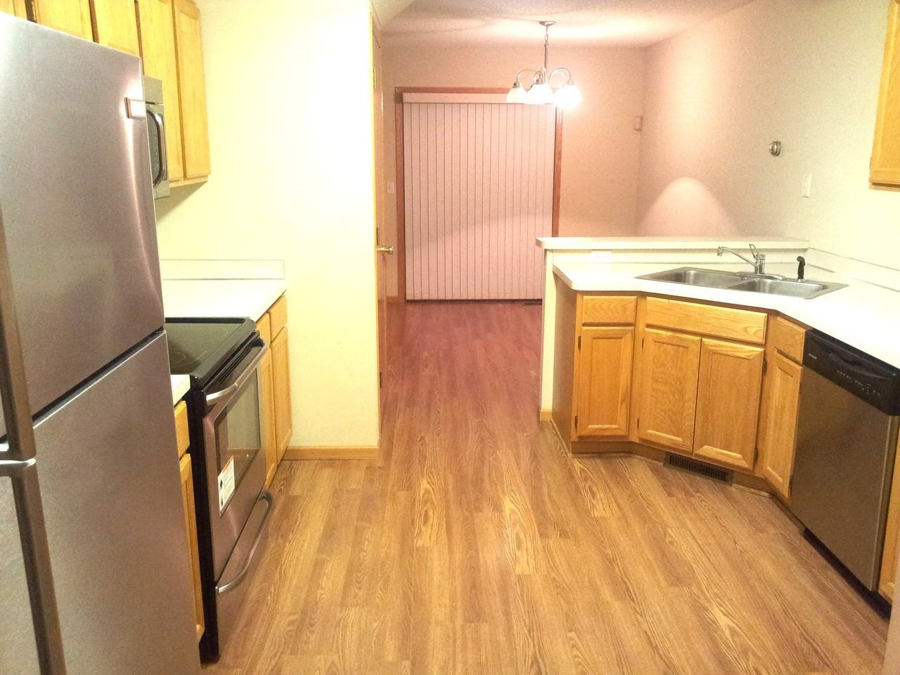 1033 Lovell Ave W - Photo 4 of 17