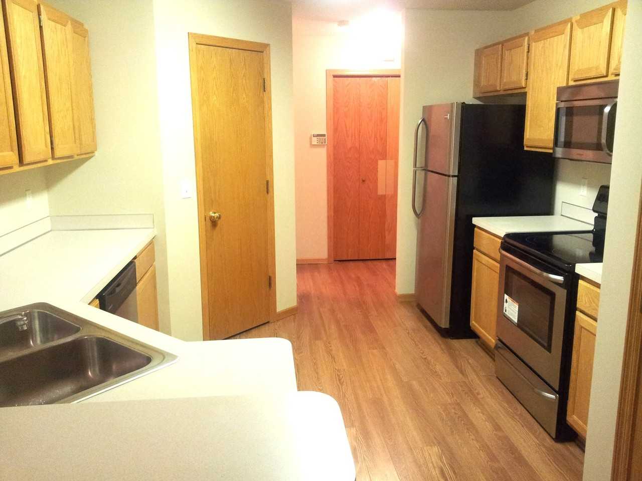 1033 Lovell Ave W - Photo 5 of 17