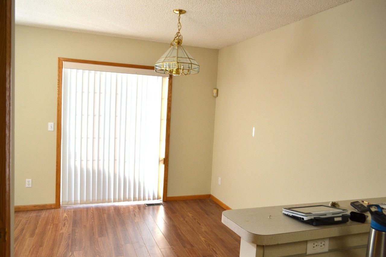 1033 Lovell Ave W - Photo 7 of 17