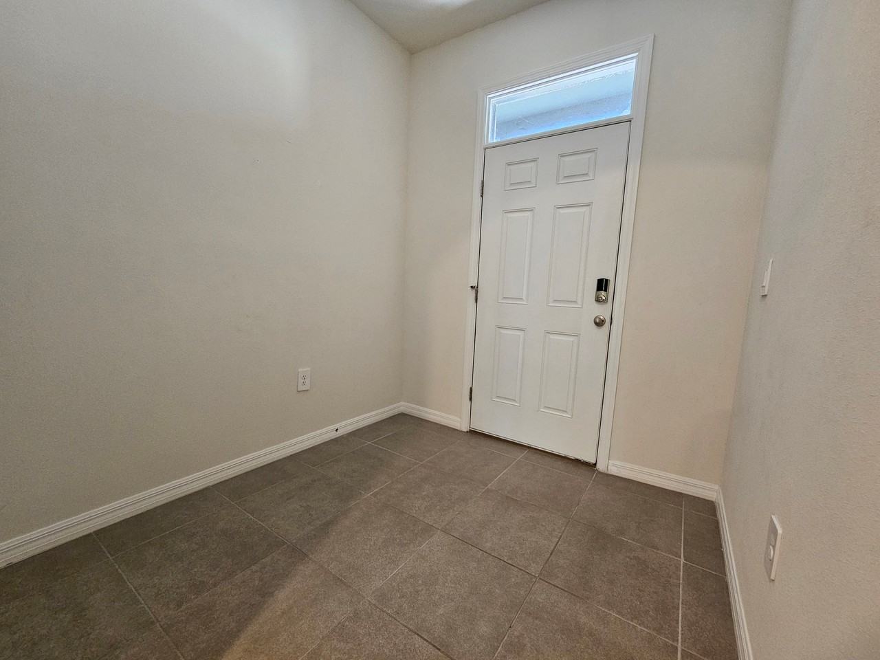 8652 Milestone Dr - Photo 4 of 29
