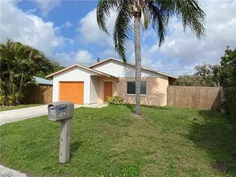 904 16th St E - Photo 2 of 14